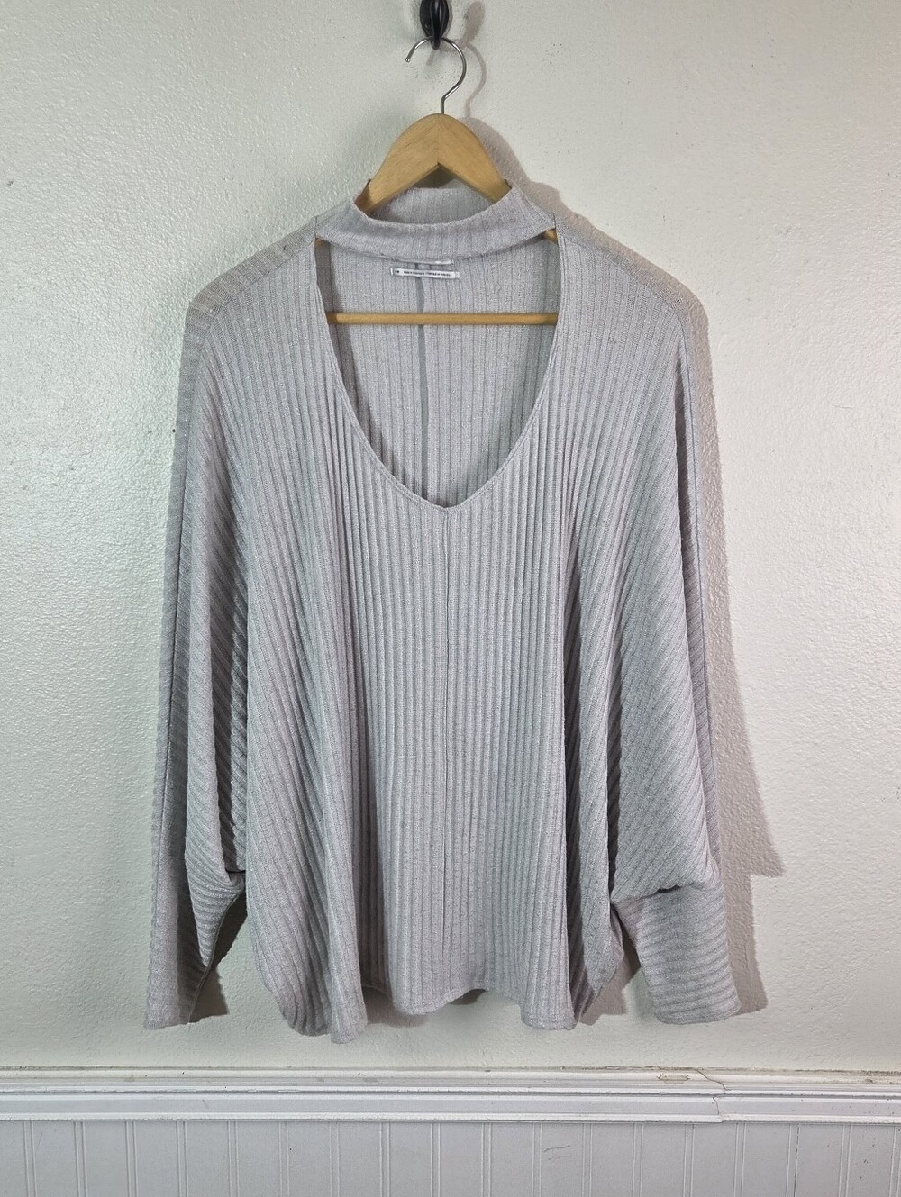 Urban Outfitters Gray Ribbed Dolman Sleeve Sweater Womens M V Neck Mock Neck